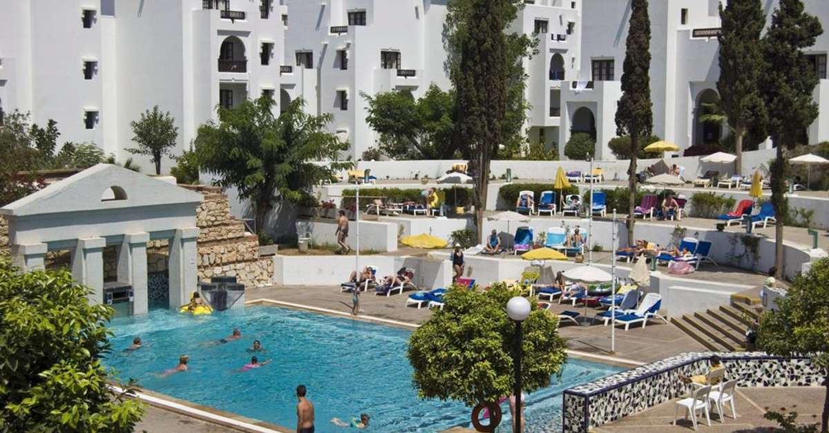 Een foto van het zwembad bij El Pueblo Tamlelt