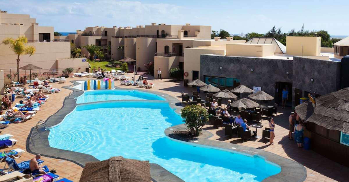 Een foto van het zwembad bij Blue Sea Costa Teguise Gardens