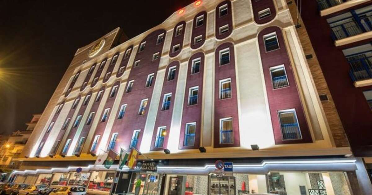 Een foto van de buitenkant van Salles Hotel Malaga Centro