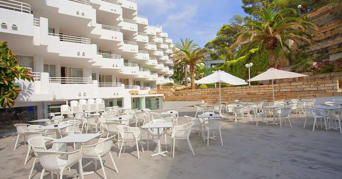 Ein Foto Fergus Style Cala Blanca Suites
