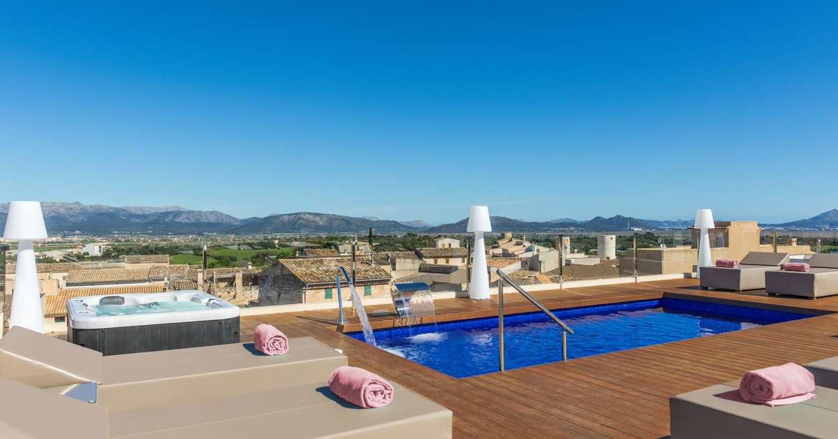 Ein Foto vom Pool im Zafiro Can Ribera Boutique