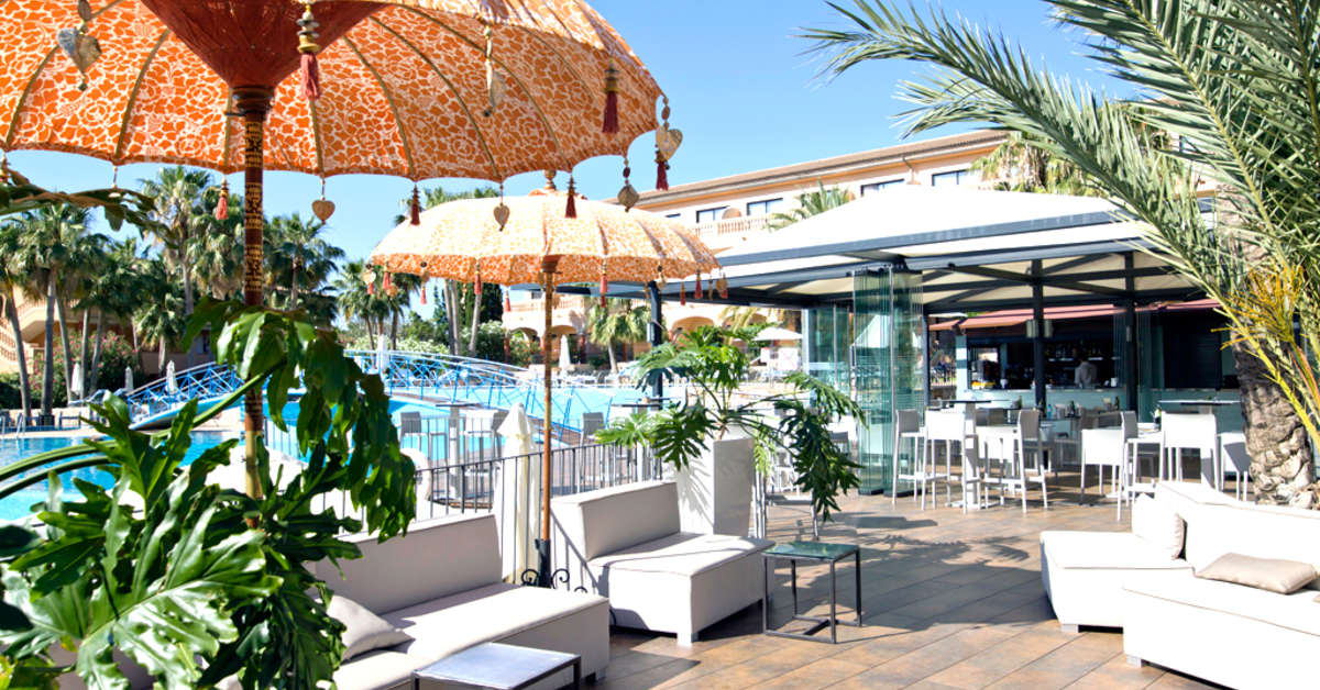 Ein Foto von der Terrasse im Mon Port Hotel & Spa