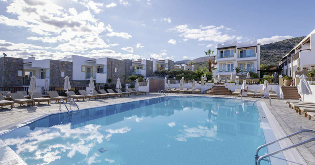 Een foto van het zwembad bij Alexander Beach Hotel & Village