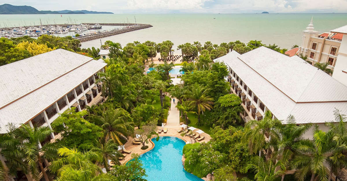 Een foto van het zwembad bij Ravindra Beach Resort & Spa