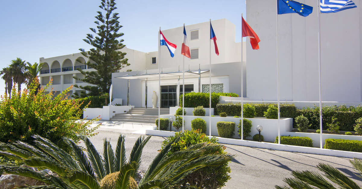 Een foto van de buitenkant van Aeolos Beach Hotel