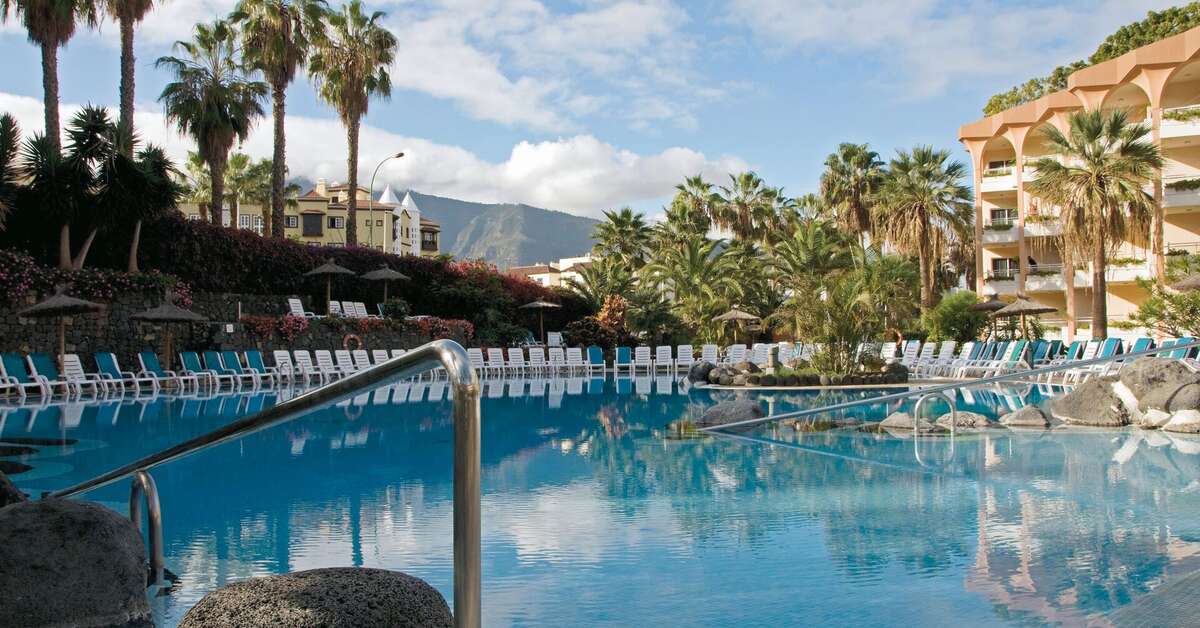 Een foto van het zwembad bij Hotel Puerto Palace