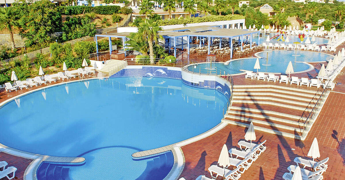 Een foto van het zwembad bij Royal & Imperial Belvedere Resort