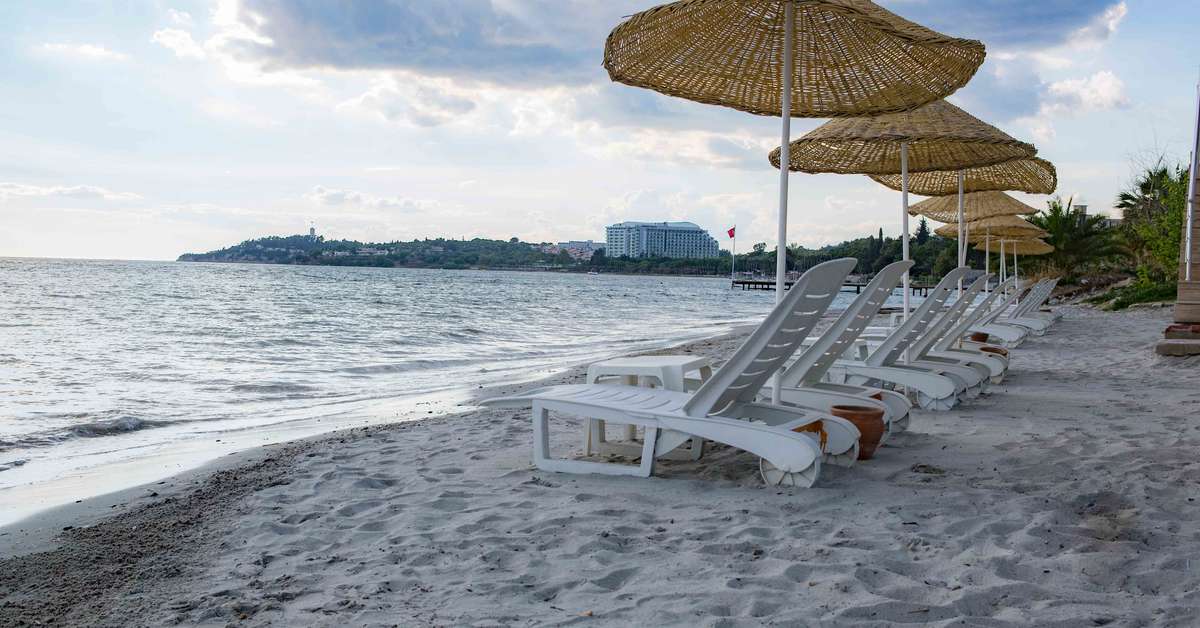Een foto van het strand bij Melis Hotel