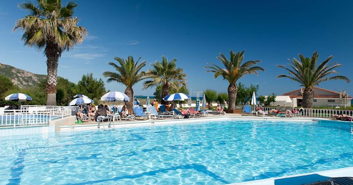 Een foto van het zwembad bij Kalamaki Beach