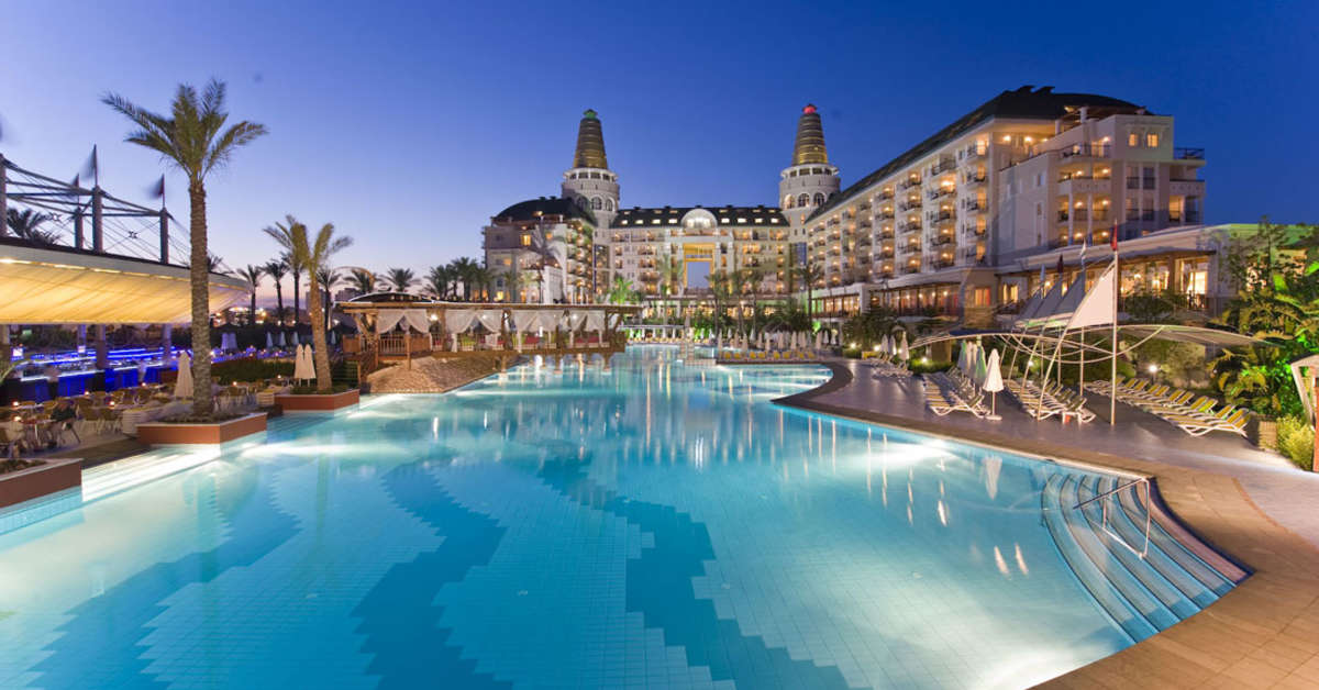 Een foto van het zwembad bij Delphin Diva Premiere Hotel