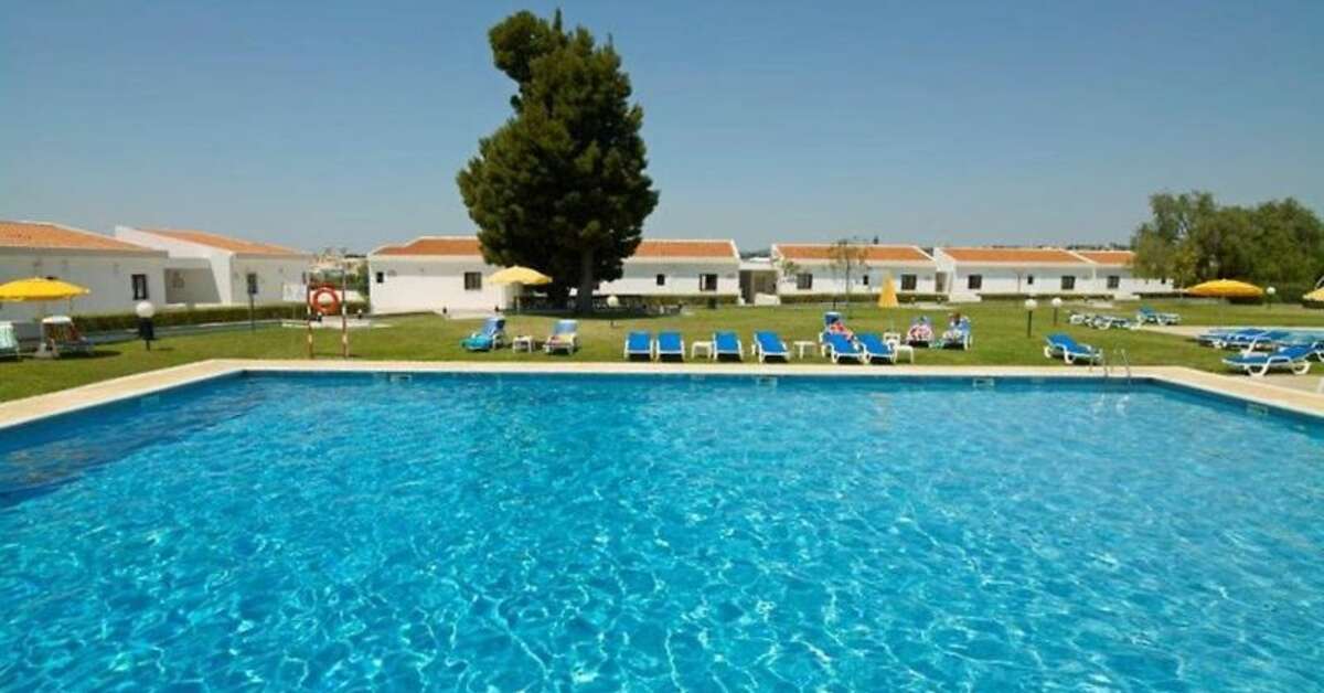 Een foto van het zwembad bij Aparthotel do Golfe