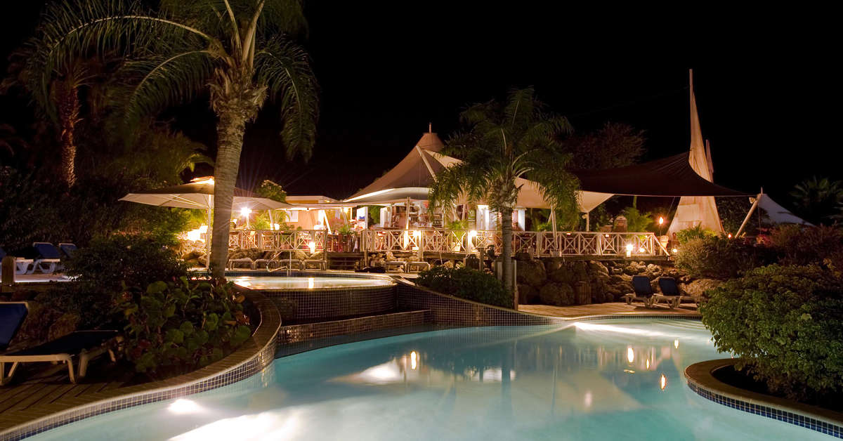 Een foto van het zwembad bij Time to Smile Chogogo Dive & Beach Resort Curacao