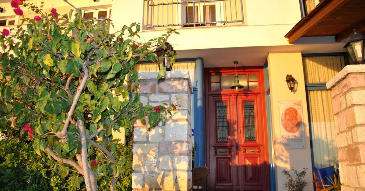 Een foto van de buitenkant van Kalypso Hotel Poros
