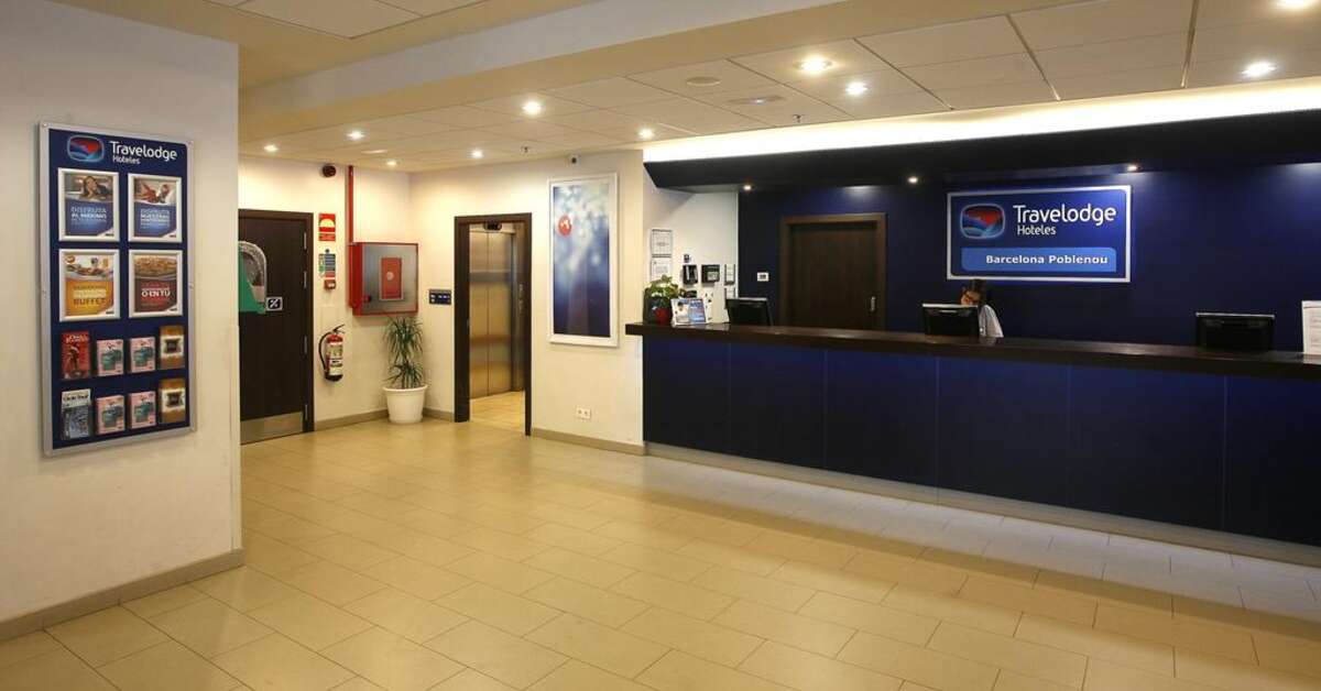 Een foto van het interieur van Travelodge Barcelona Poblenou