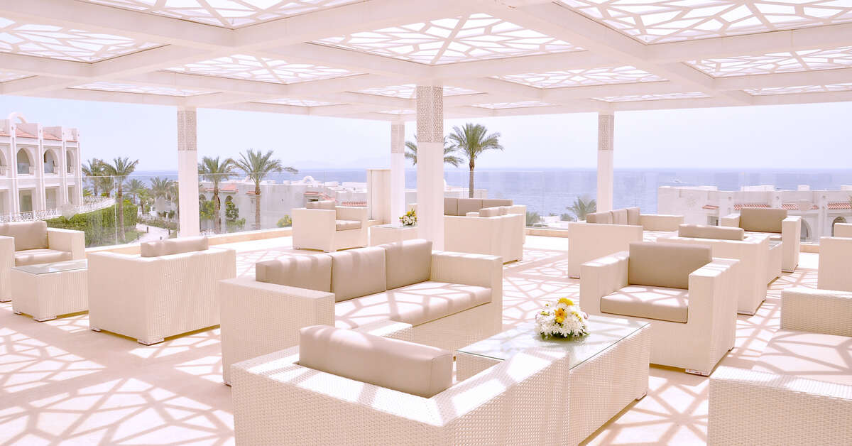 Ein Foto von der Terrasse im Sunrise Montemare Resort