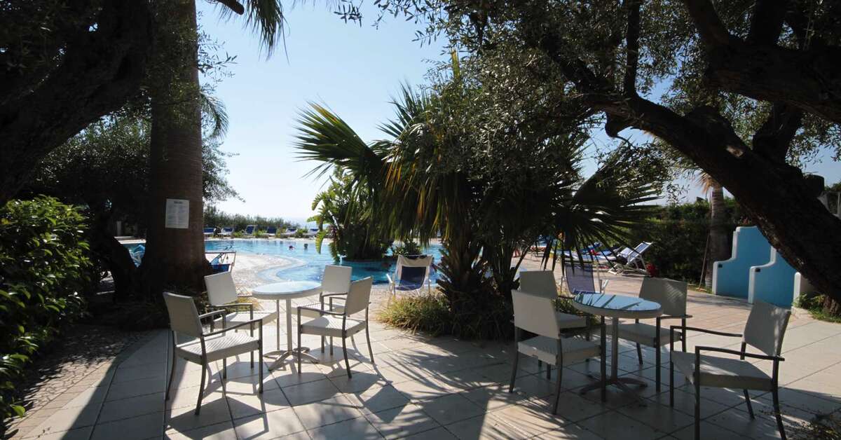Een foto van het terras bij Tonicello Resort