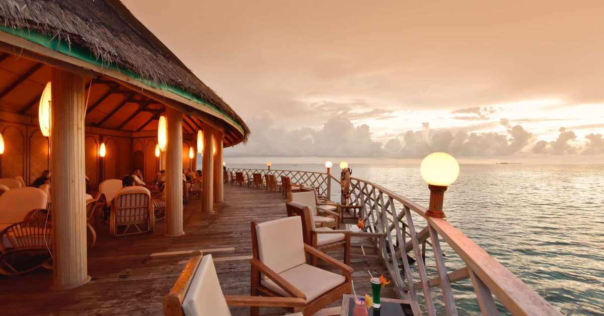 Een foto van het terras bij Angaga Island Resort & Spa