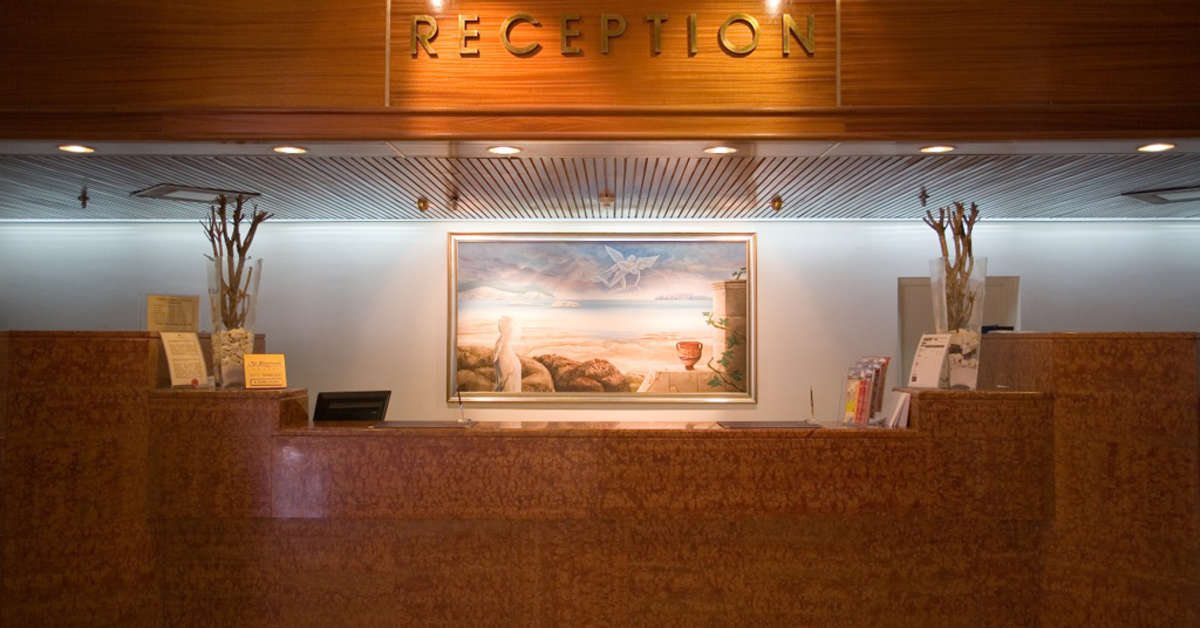 Een foto van het interieur van St. Raphael Resort