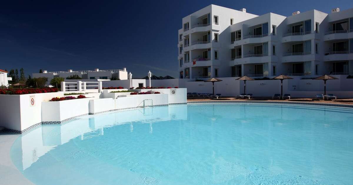 Een foto van het zwembad bij Prainha Clube