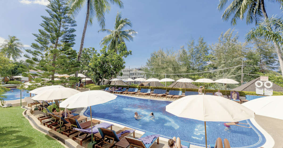Een foto van het zwembad bij Best Western Phuket Ocean Resort