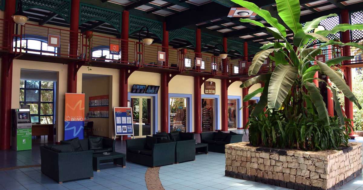 Een foto van het interieur van VOI Vila Do Farol Resort