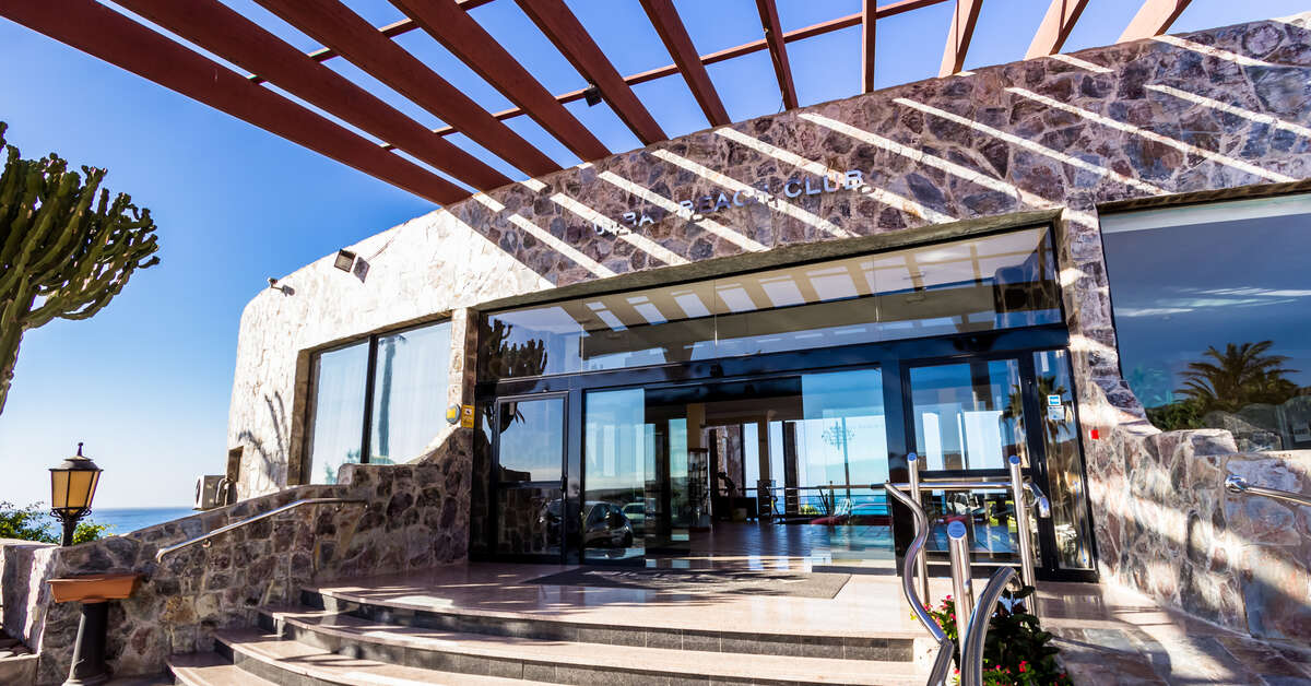 Een foto van de buitenkant van BlueBay Beach Club