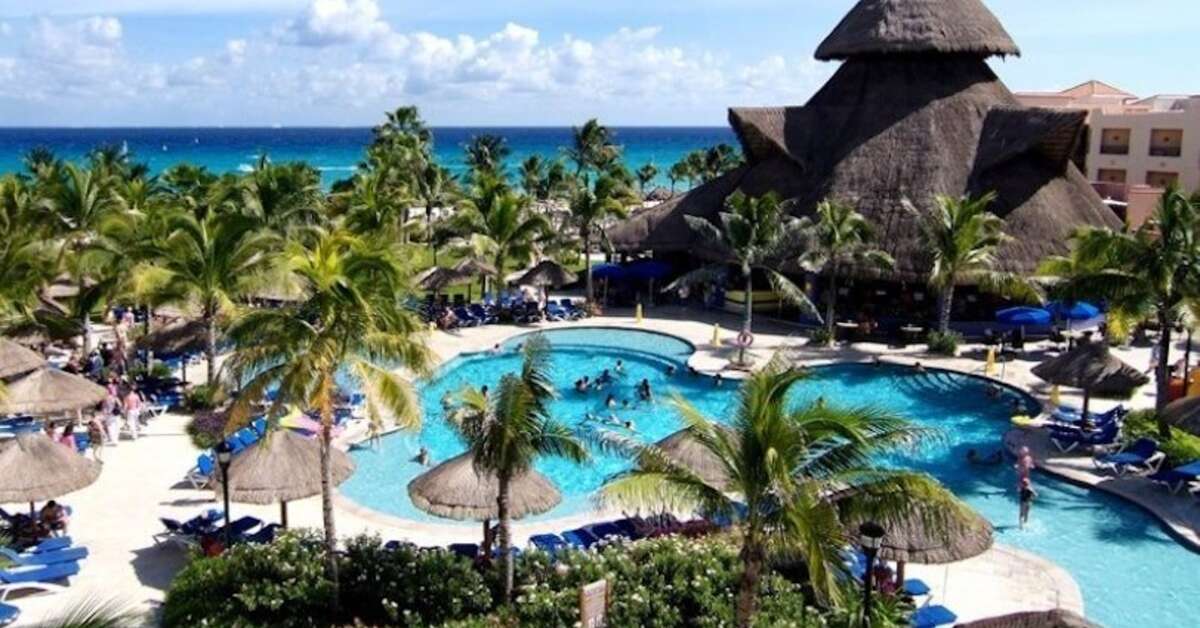 Een foto van het zwembad bij Sandos Playacar Beach Resort