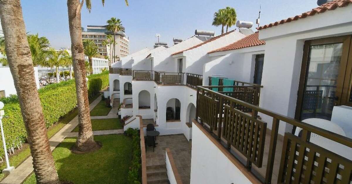 Een foto van de buitenkant van Playamar Bungalows