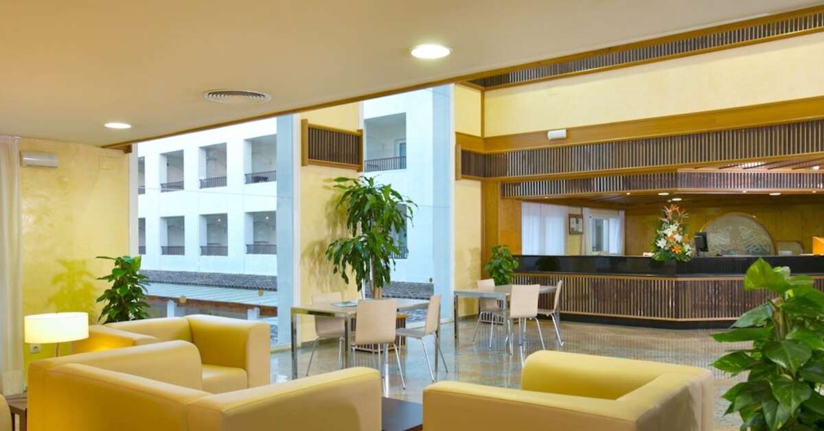 Een foto van het interieur van Mac Puerto Marina Benalmadena