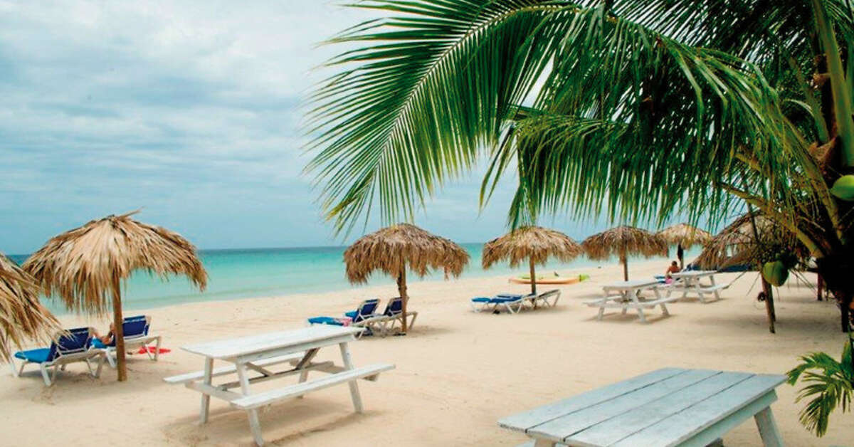 Een foto van het strand bij Fun Holiday Beach Hotel