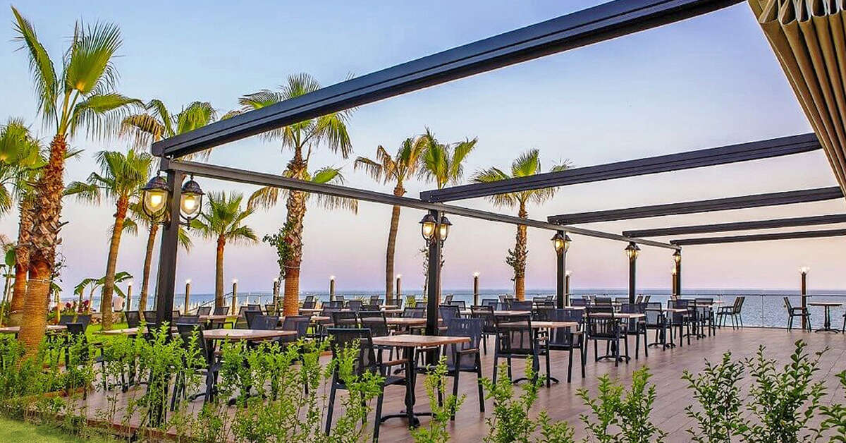 Een foto van het terras bij Aria Resort & Spa