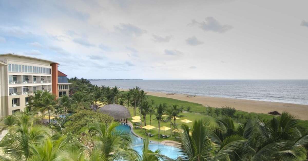 Een foto van het zwembad bij Heritance Negombo