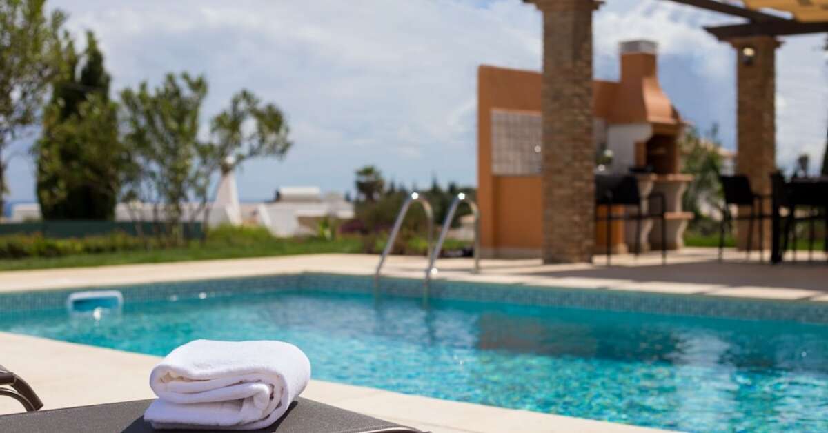 Een foto van het zwembad bij Colina Villas