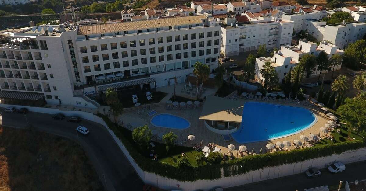 Een foto van de buitenkant van AP Maria Nova Lounge