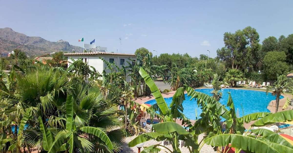 Ein Foto vom Pool im Villaggio Alkantara