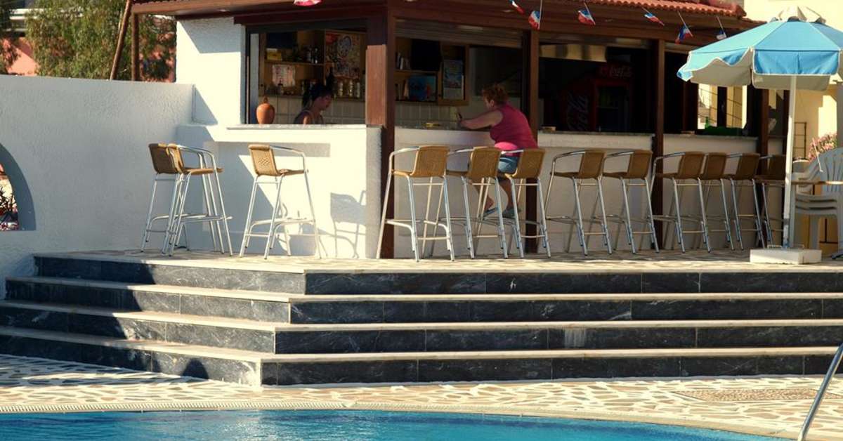 Een foto van het zwembad bij Blue Bay