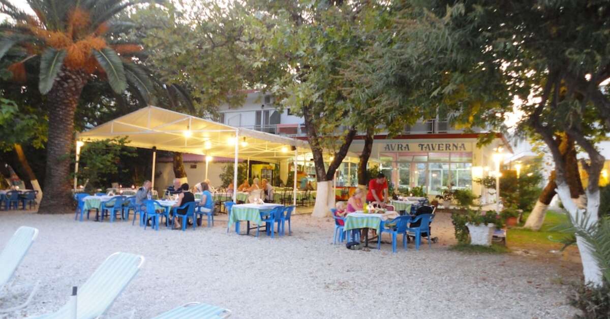 Een foto van het terras bij Hotel Avra Beach