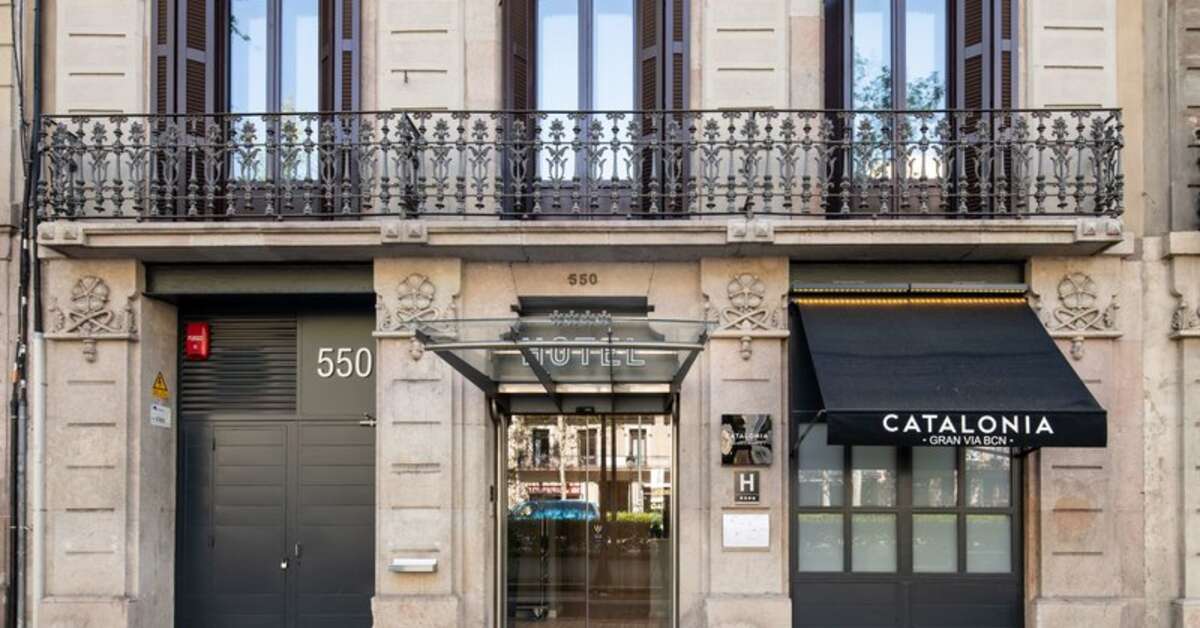 Ein Foto von der Außenansicht des Catalonia Gran Via BCN