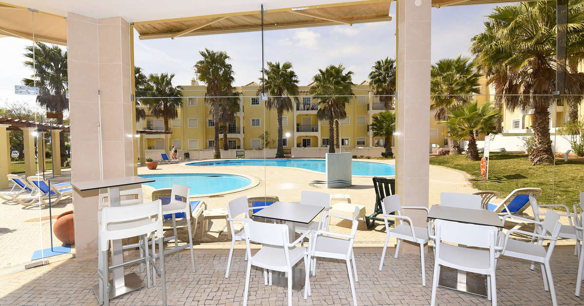 Ein Foto vom Pool im Praia Da Lota Apartments