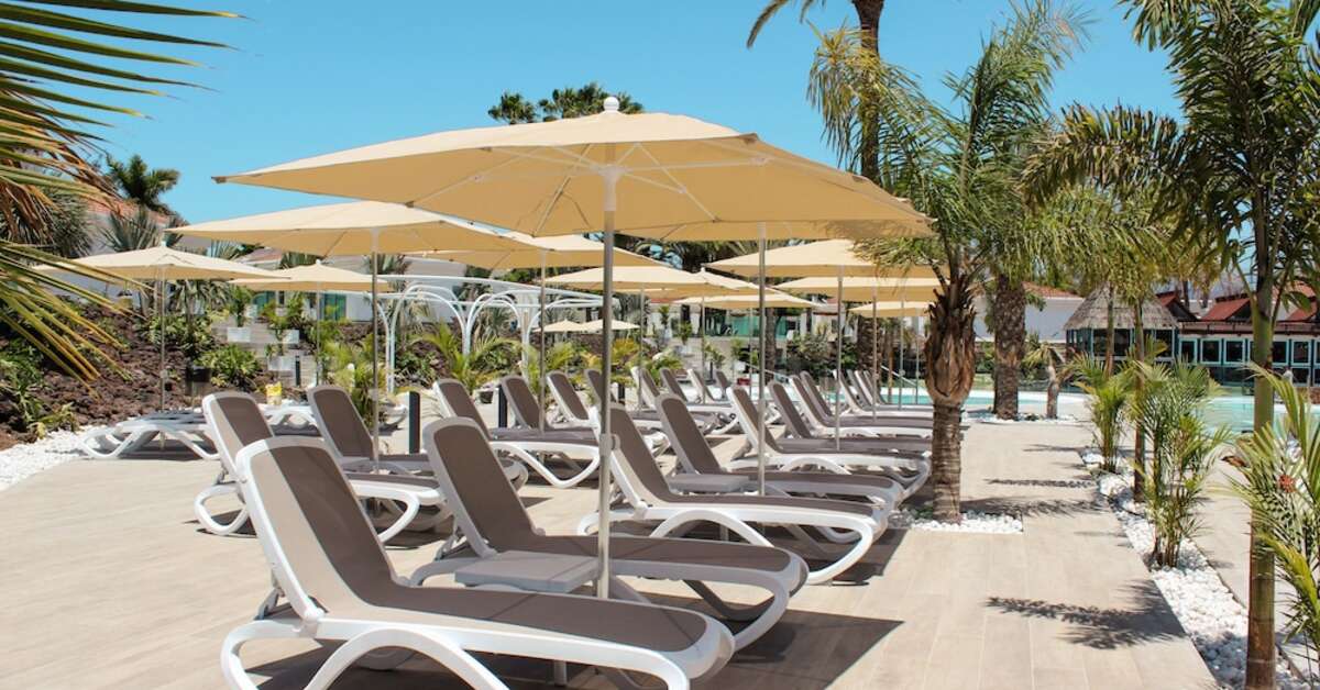 Een foto van het terras bij Hotel Livvo Dunagolf Suites