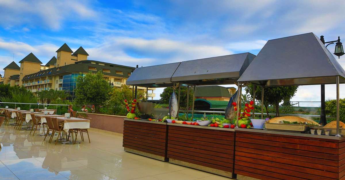 Een foto van het terras bij Telatiye Resort