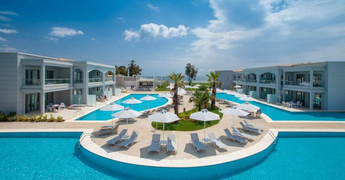 Een foto van het zwembad bij TUI Blue Lagoon Princess