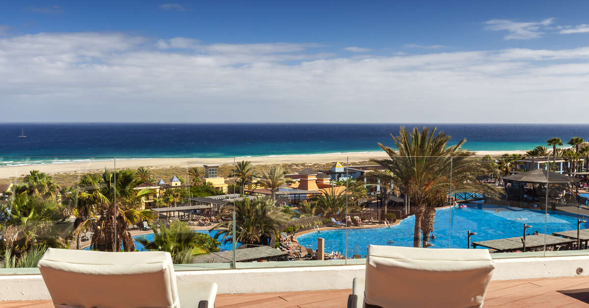 Een foto van het terras bij Occidental Jandia Royal Level
