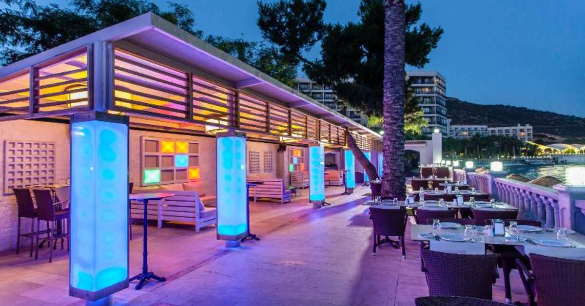 Ein Foto von der Terrasse im Tusan Beach Resort