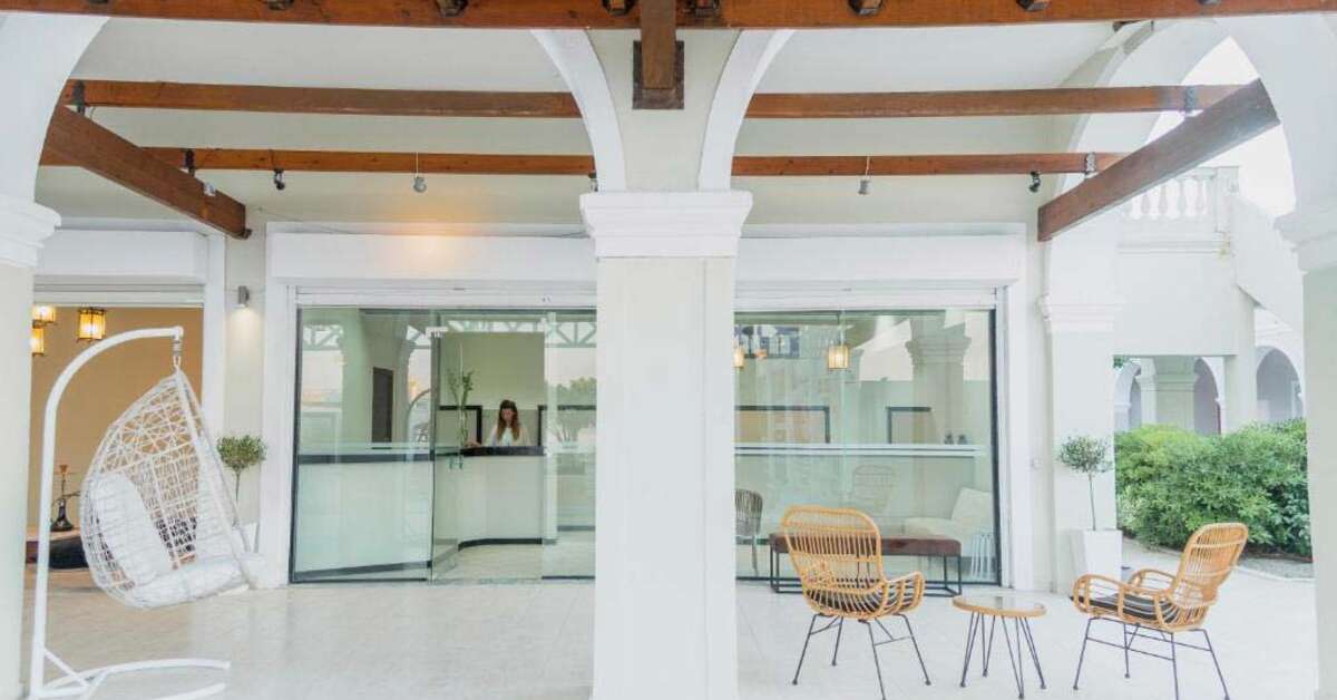 Een foto van het terras bij Olive Grove Beachfront Kavos