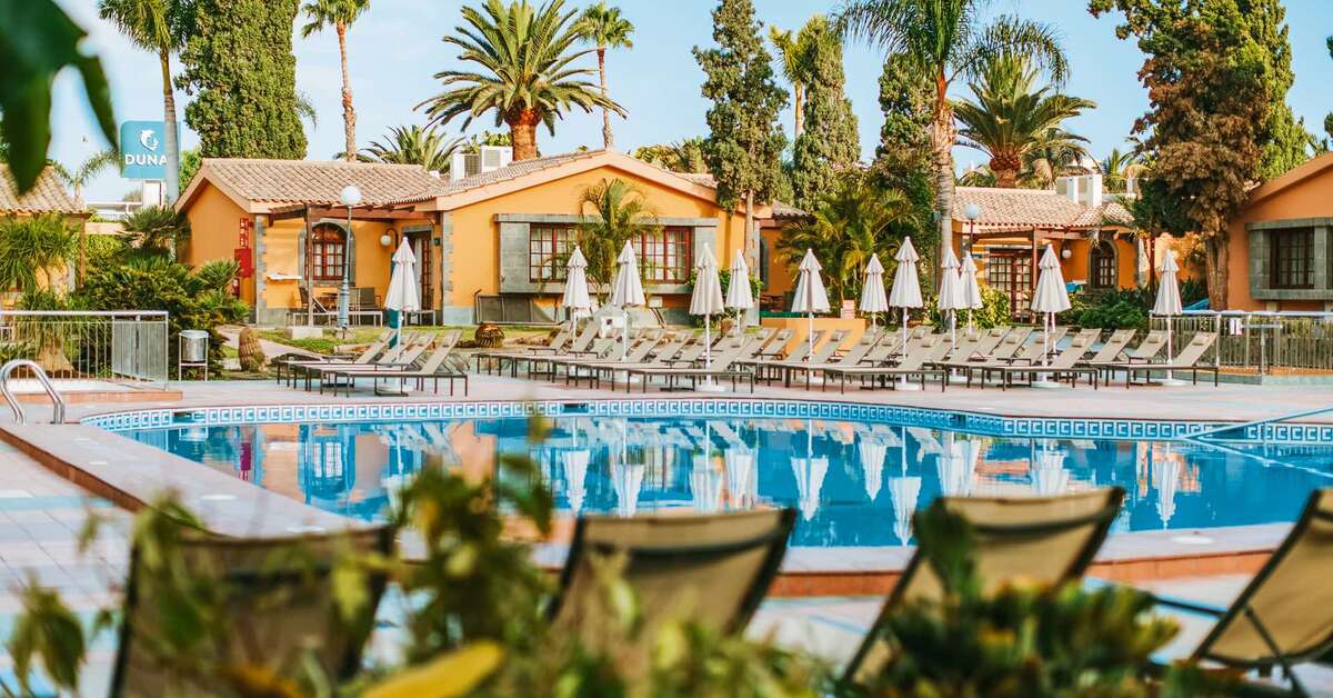 Een foto van het zwembad bij Suites & Villas by Dunas