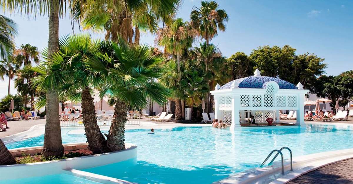 Een foto van het zwembad bij Riu Paraiso Lanzarote Resort