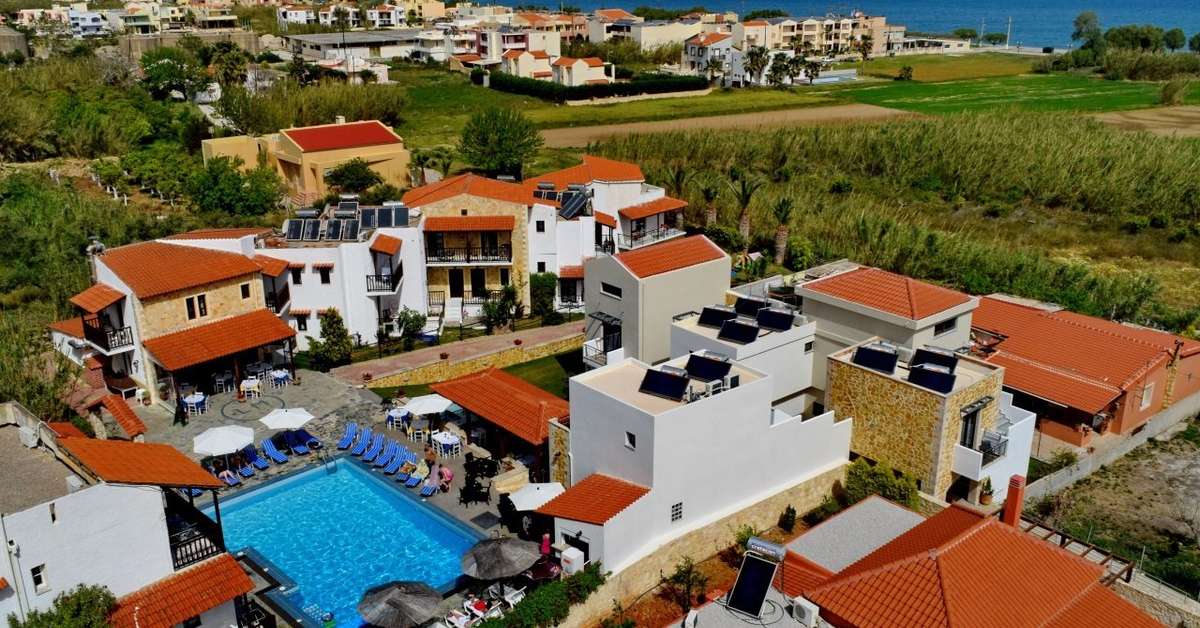 Een foto van het zwembad bij Ledra Maleme Hotel