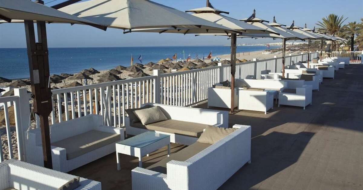 Een foto van het terras bij Samira Club