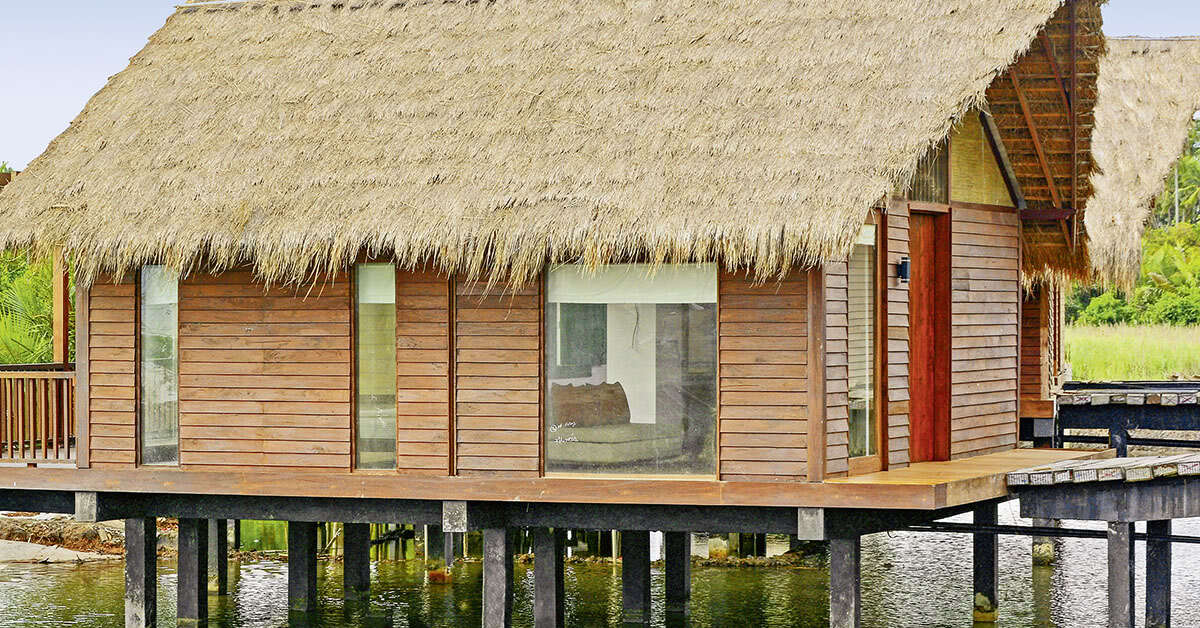 Een foto van de buitenkant van Suriya Luxury Resort